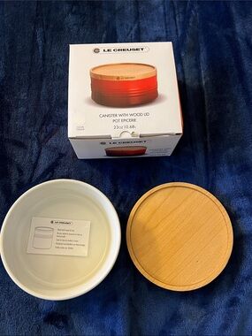 Le Creuset White Ceramic Canister with Natural Wood Lid